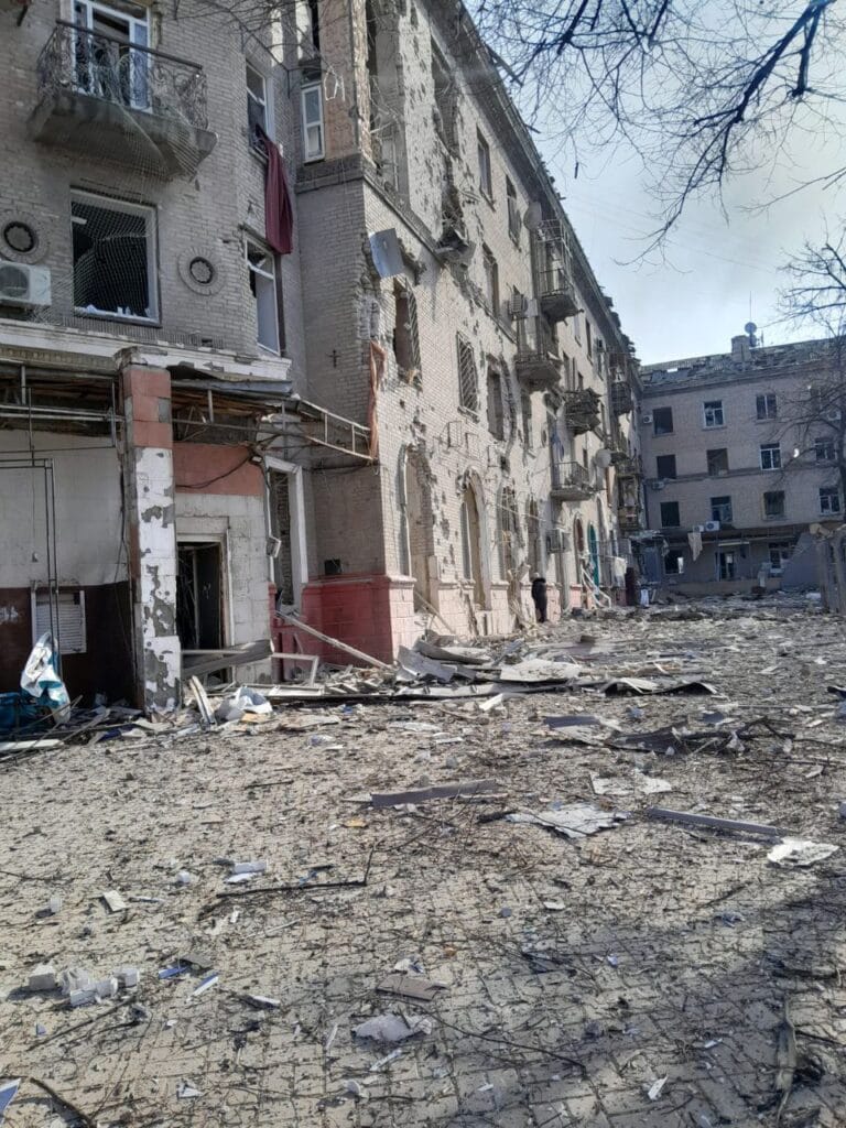 Два человека погибли, 11 ранены: россияне нанесли удар по Дружковке