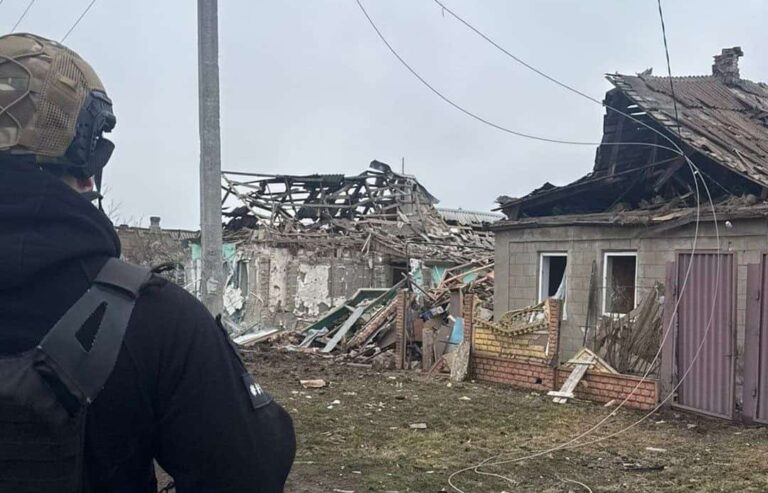 Пʼятеро людей зазнали поранень через удари Росії, серед них дитина: доба 28 березня у Донецькій області (зведення)