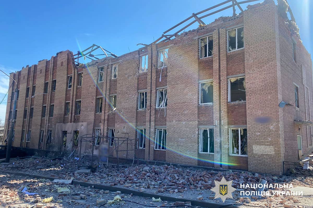 наслідки ударів по Слов’янську пошкоджені будинки гаражі готель після обстрілу