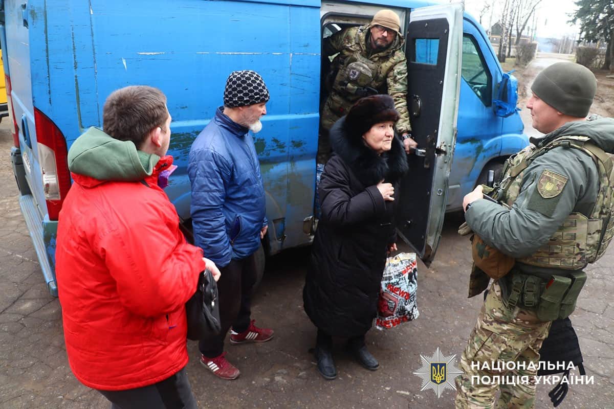 "Виїхали, щоб спокійно ходити по вулиці": з Дружківки евакуювали сімʼю з дитиною