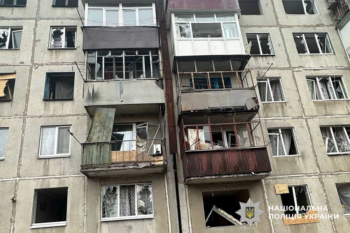 наслідки атаки по Дружківці пошкоджені багатоповерхівки автомобілі швидкої допомоги