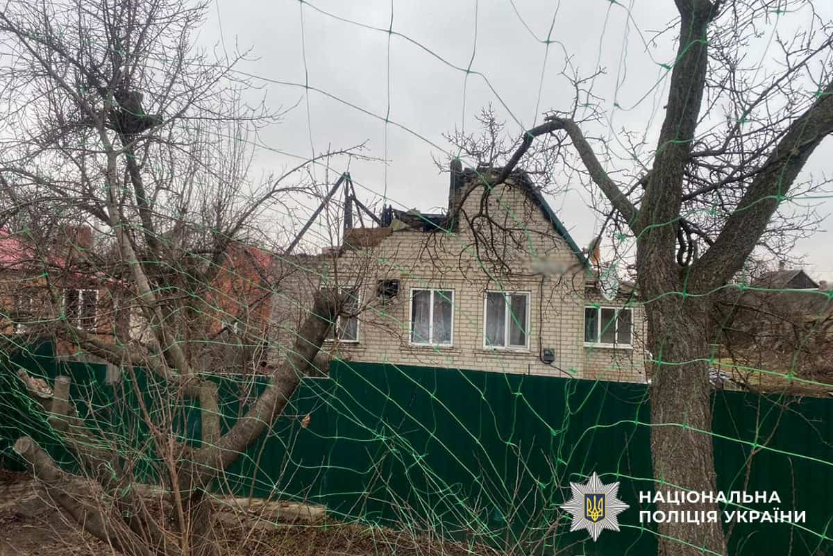 село Зелене після авіаударів пошкоджений приватний будинок