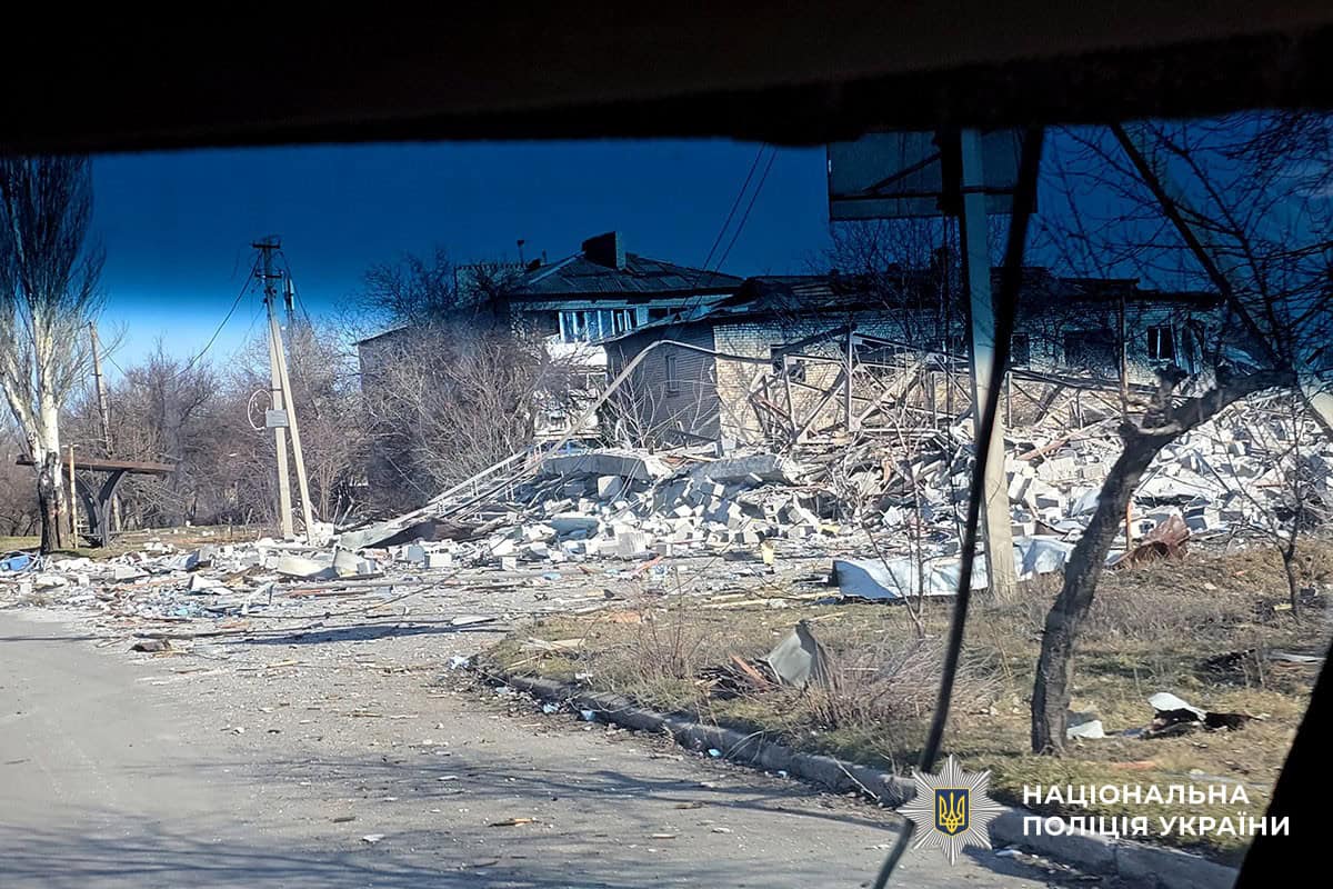 "Залишають заявки, відмовляються виїжджати": у Добропіллі залишаються близько 900 людей