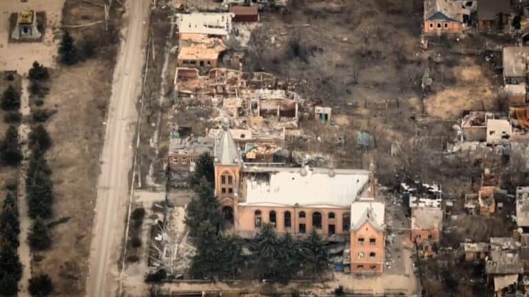 Три храми та центральний парк: російські окупанти показали якісні кадри Бахмута з висоти