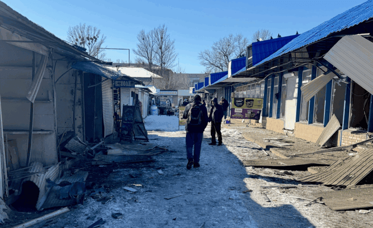 Вывозят технику, но оставляют детей: в Славянске темпы эвакуации выросли вдвое, — глава городской ВА