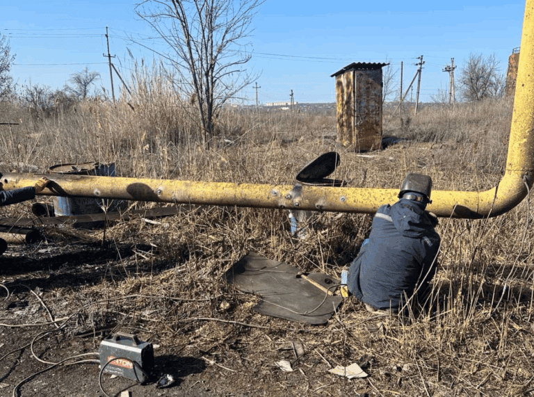 Понад 200 абонентам у Словʼянську повернули газ: його не було через російську атаку