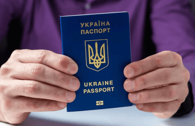 Українці в США, Канаді та Британії зможуть отримувати паспорти без черг: МЗС запускає новий сервіс