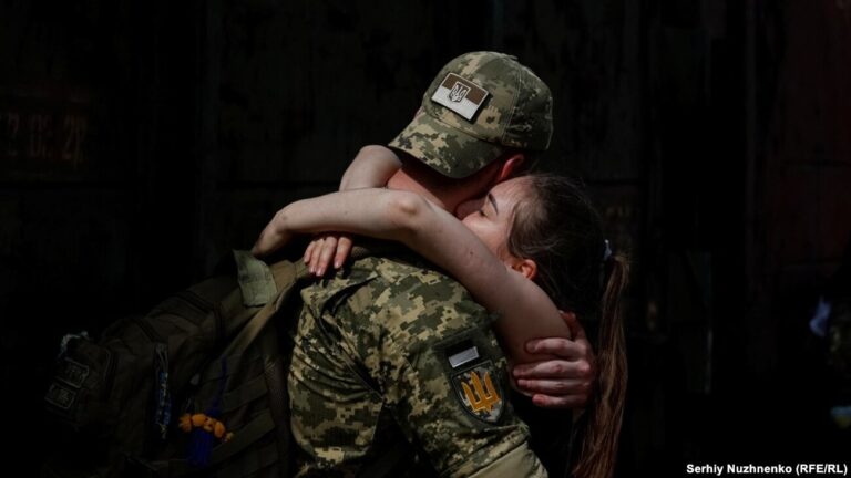 Почему военным бывает сложно заново привыкнуть к гражданской жизни и как их поддержать (интервью с психотерапевтом)