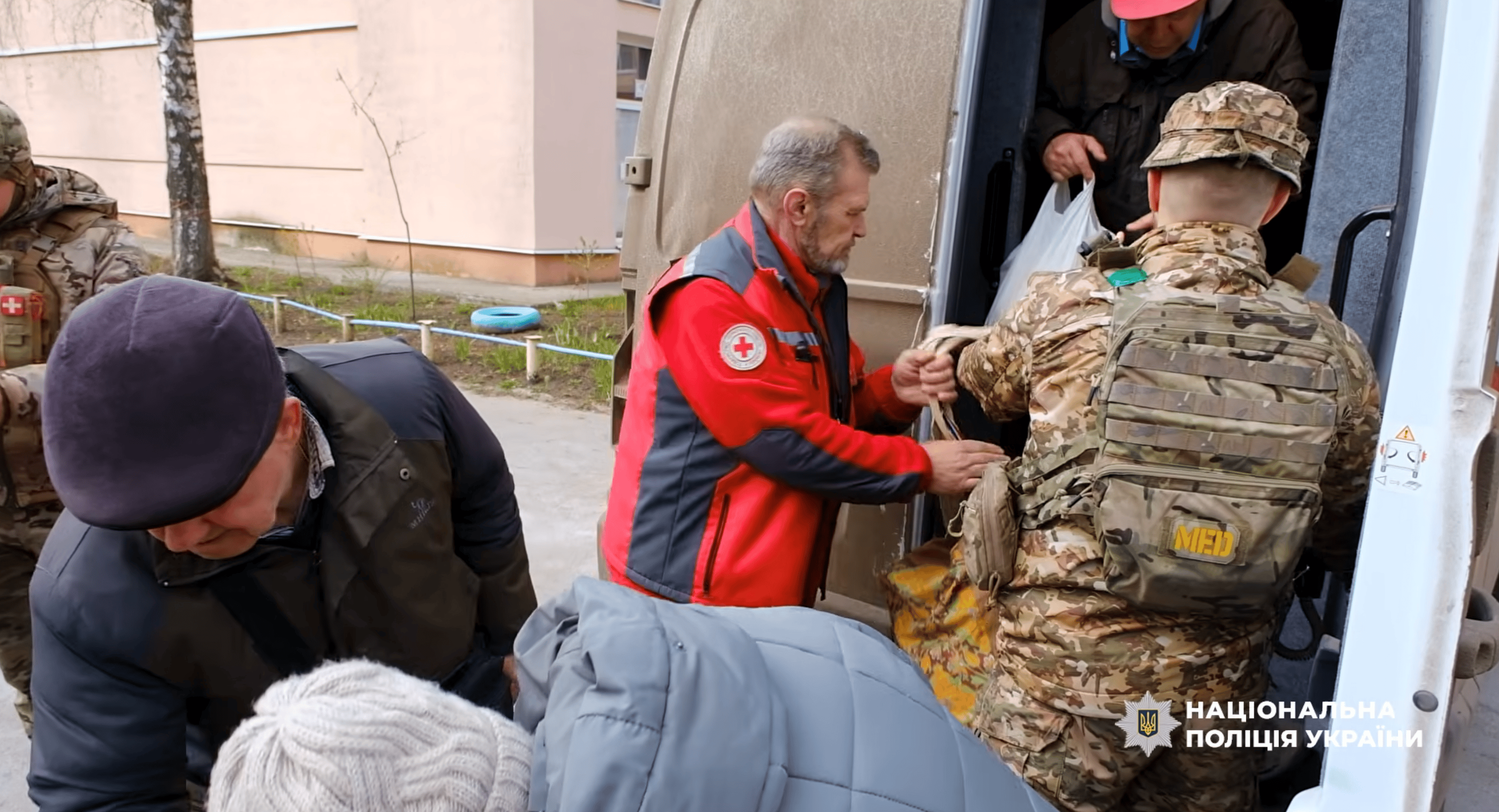 "Жити нестерпно": з прифронтової Миколаївки евакуювали ще 9 людей