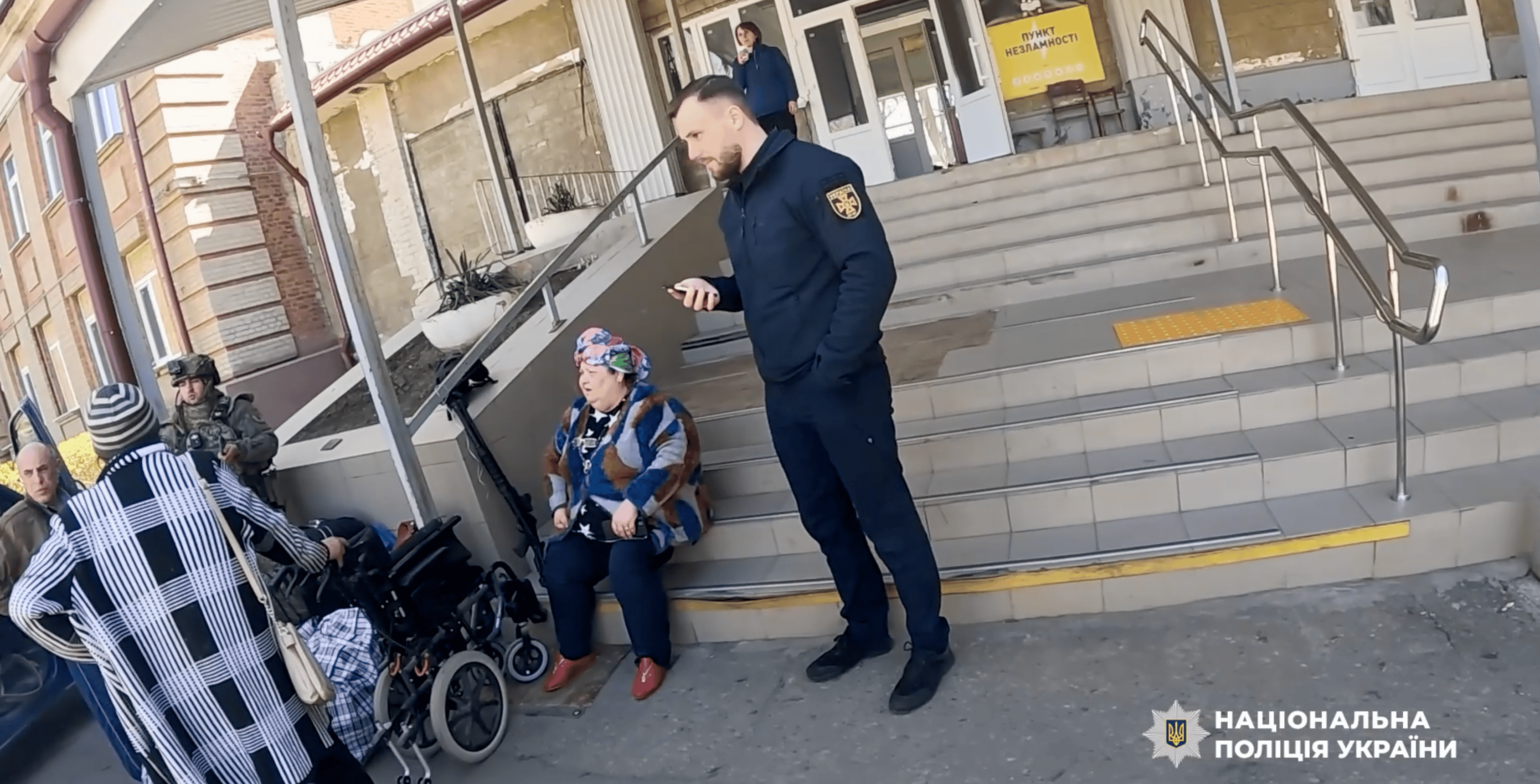 "Діставалися розбитими вулицями": з Олексієво-Дружківки та Оскивого евакуювали двох жінок