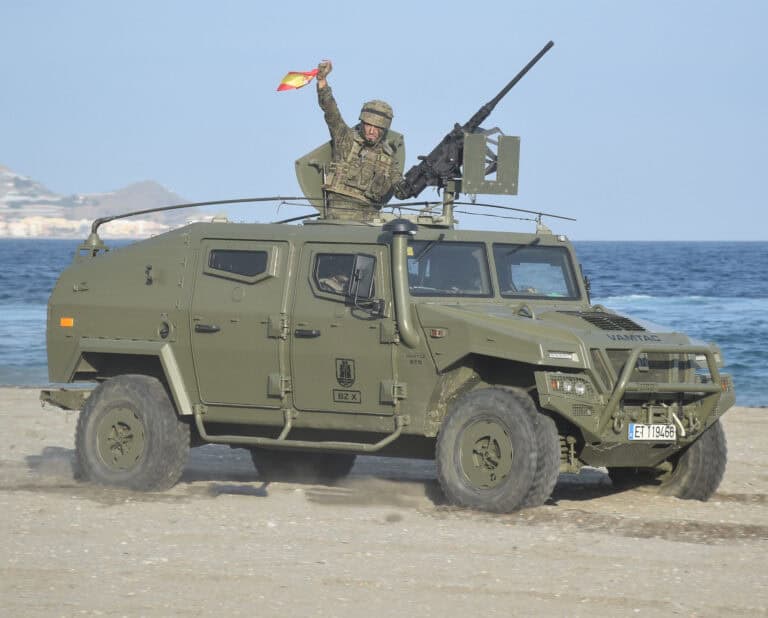 Іспанія передасть Україні 100 бронемашин VAMTAC і партію 155-мм снарядів