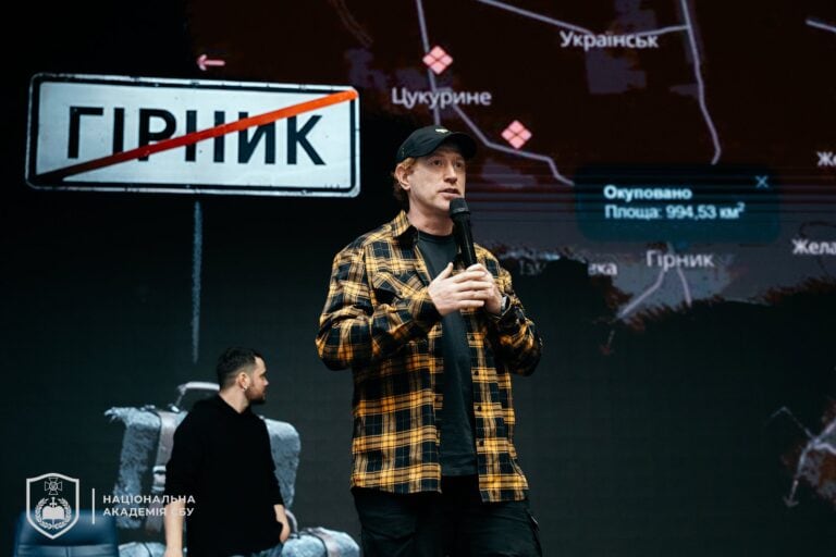 У Дніпрі презентували документальний фільм “Гірник” про евакуацію людей із Донеччини