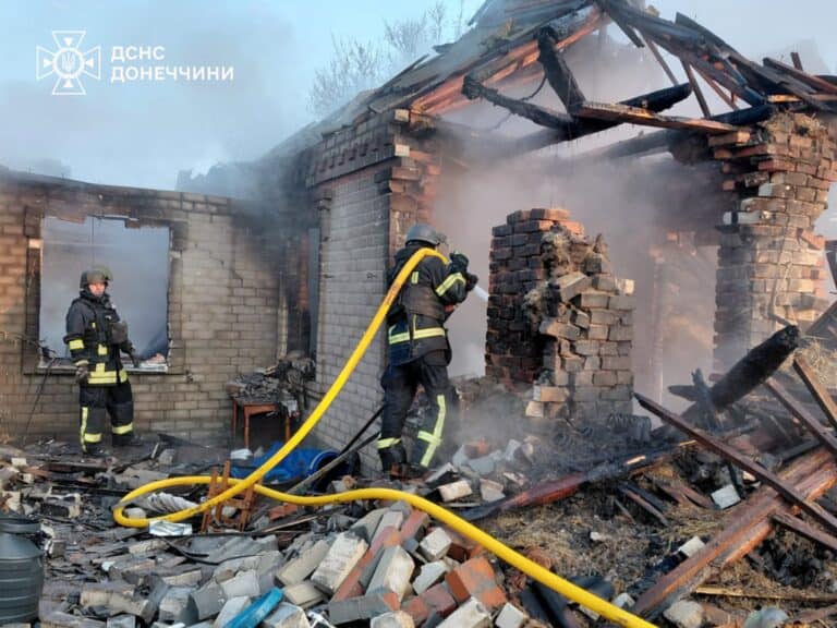 Один местный житель получил ранения: оккупанты нанесли удар по поселку Софиевка Краматорской громады