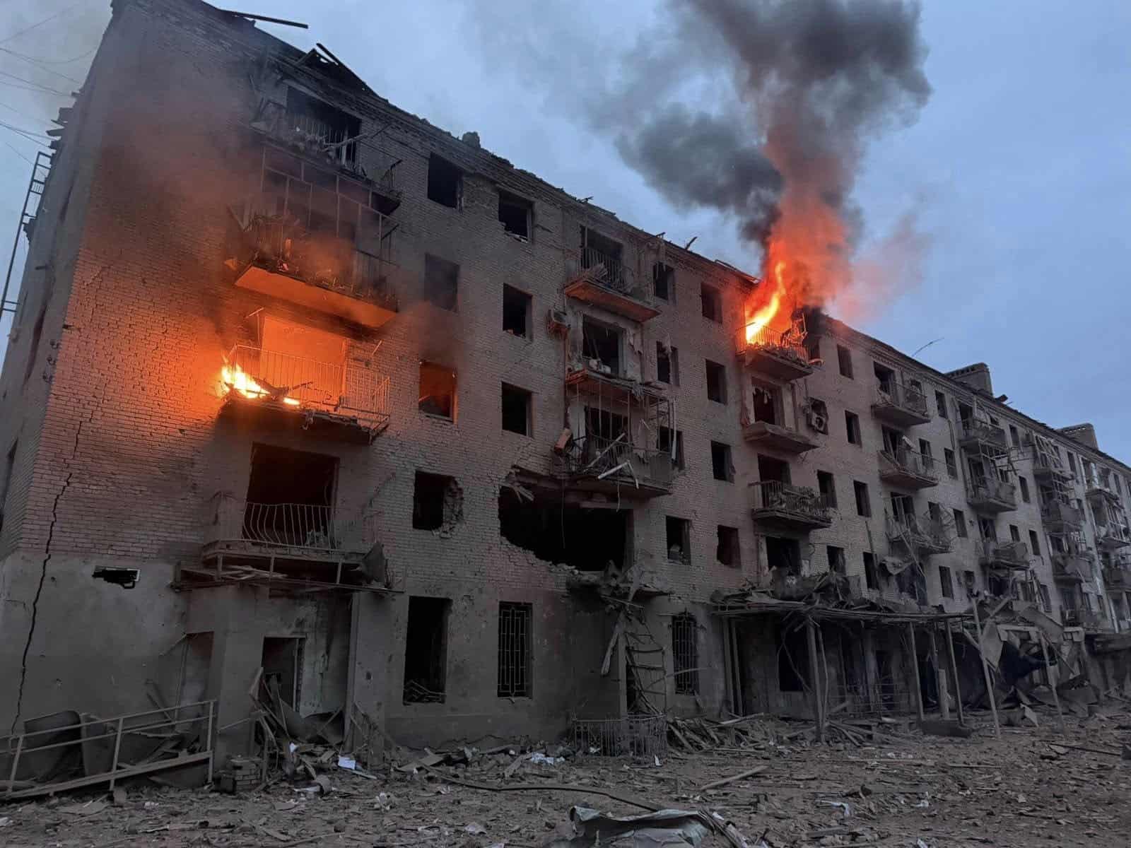 Росіяни авіабомбами вдарили по Словʼянську 15 квітня: є поранений