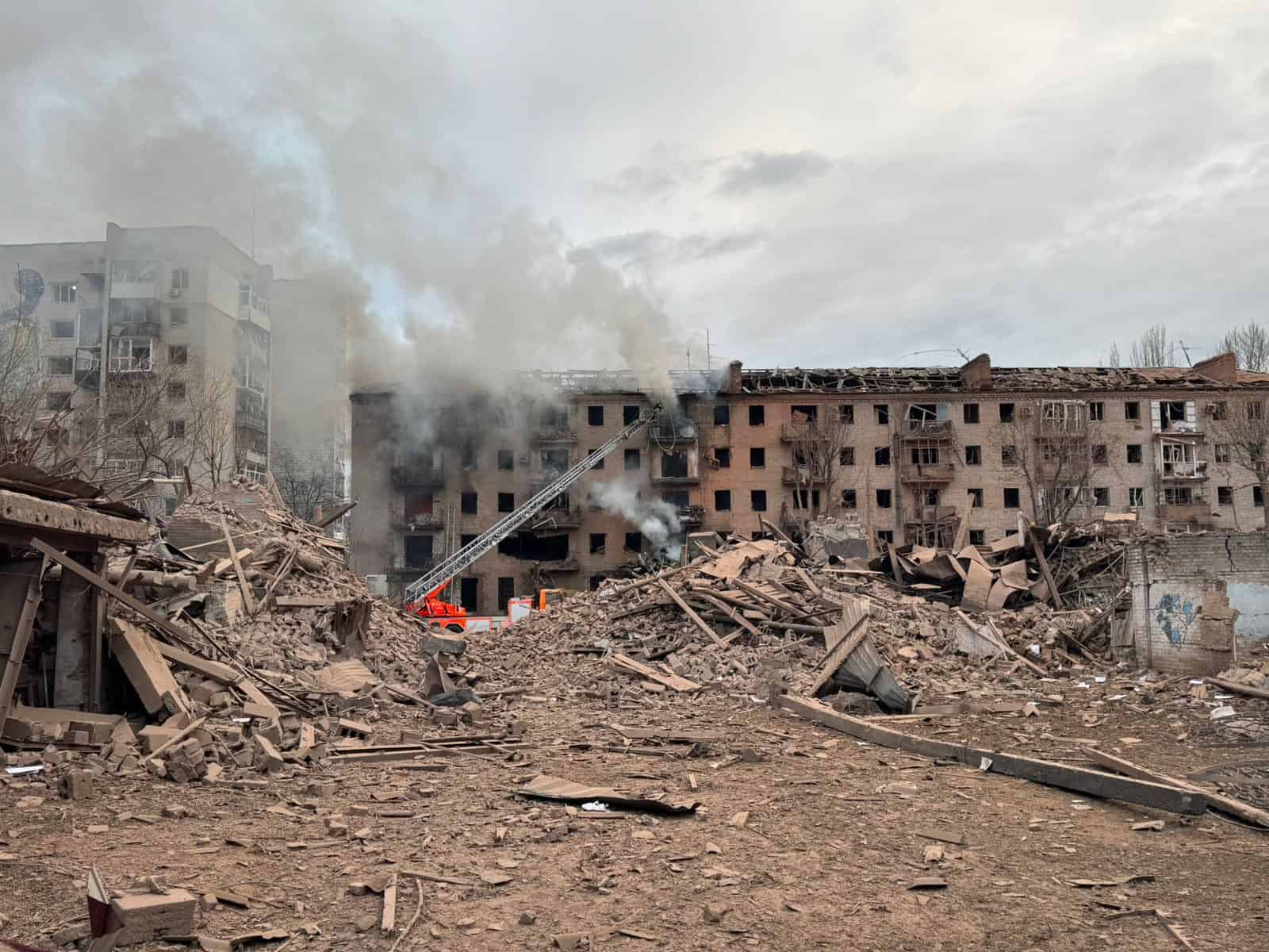 Росіяни авіабомбами вдарили по Словʼянську 15 квітня: є поранений