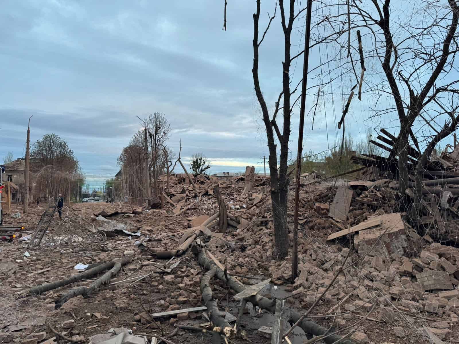 Росіяни авіабомбами вдарили по Словʼянську 15 квітня: є поранений