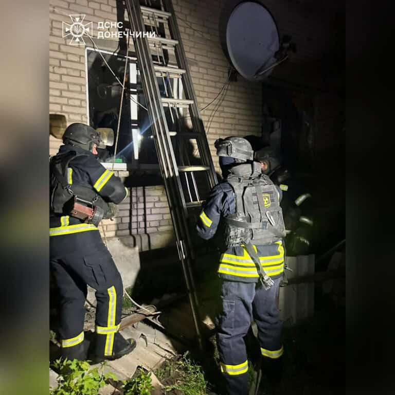 Двое гражданских получили ранения, ещё трое оказались в западне: оккупанты нанесли удар по Краматорску в ночь на 18 апреля