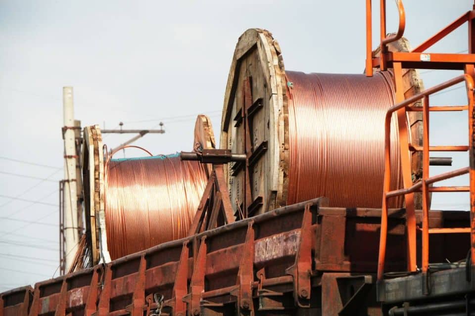 Росіяни планують запустити електричку між окупованими Донецьком та Маріуполем вже цього літа