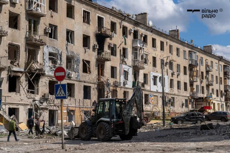 Владельцы разрушенного жилья могут не платить за некоторые коммунальные услуги: Зеленский подписал закон