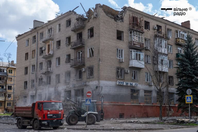 Який вигляд має центр Краматорська після авіаудару 11 квітня (ФОТОРЕПОРТАЖ)