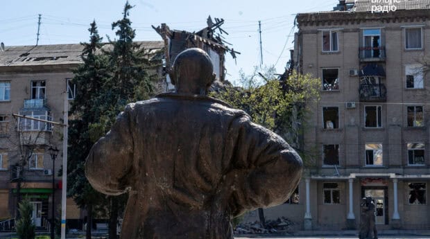 Звуки FPV-дронів, квіти та тиша на вулицях: який вигляд має Дружківка у квітні 2026 року та як тут живуть місцеві (ФОТОРЕПОРТАЖ)