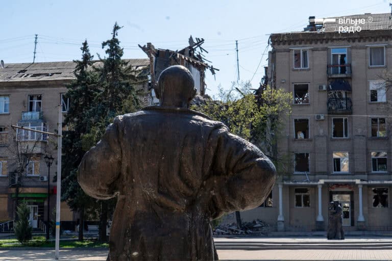 Звуки FPV-дронів, квіти та тиша на вулицях: який вигляд має Дружківка у квітні 2026 року та як тут живуть місцеві (ФОТОРЕПОРТАЖ)
