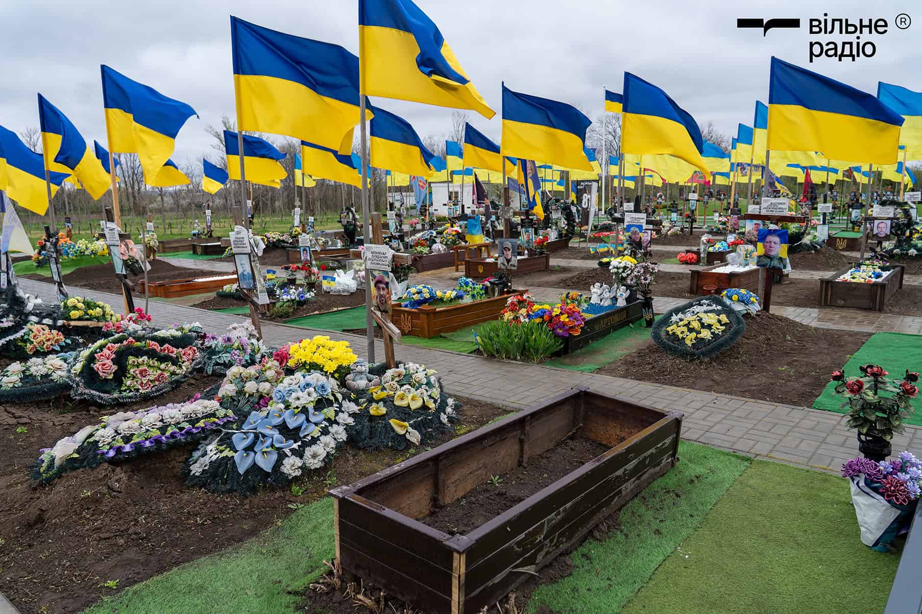перепоховання військових у краматорську через наближення фронту родини переносять могили загиблих захисників