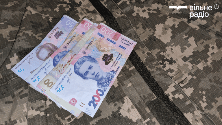 Военный сбор продлили ещё на три года после отмены военного положения: Зеленский подписал закон