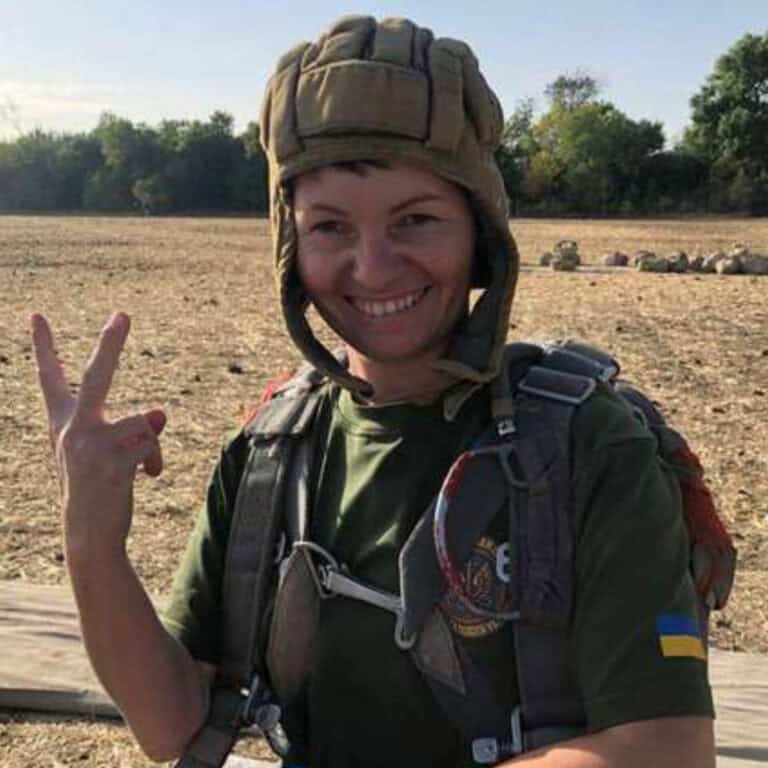 “Була справжнім світлячком у житті”: вшануймо бойову медикиню з Донеччини Тетяну Романову
