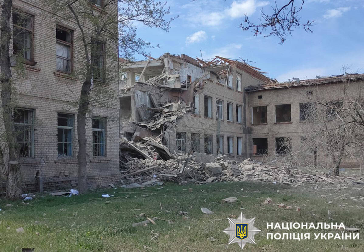 Тетянівка Святогірської громади: три авіабомби, поранений житель, руйнування восьми осель