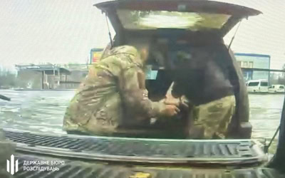 На Донеччині затримали військового інструктора, який намагався продати два кулемети з патронами, — ДБР