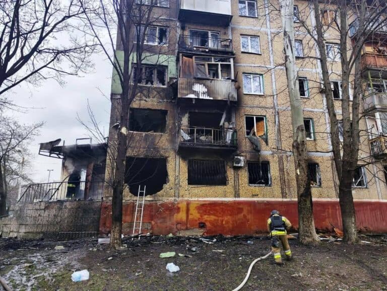 Российские захватчики ударили по Краматорску пятью дронами: известно об одном раненом