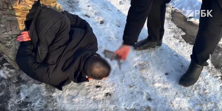 Подозревают в сотрудничестве с украинскими спецслужбами: в Мариуполе ФСБ задержали сотрудника оккупационной администрации