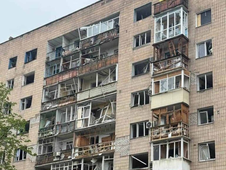 Вже понад половина багатоквартирних будинків у Слов’янську постраждала через російські удари, — Вадим Лях