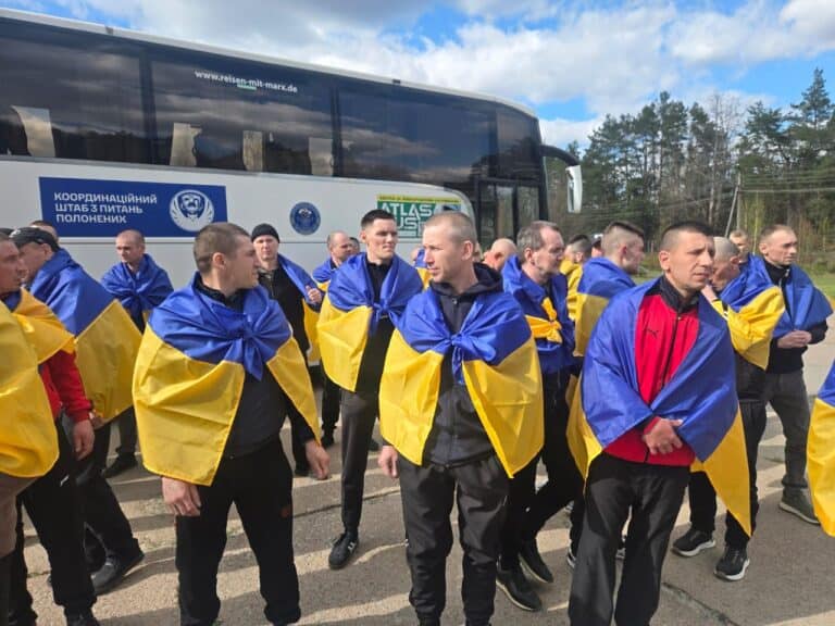 Состоялся новый обмен пленными: на подконтрольную территорию вернули 193 военных