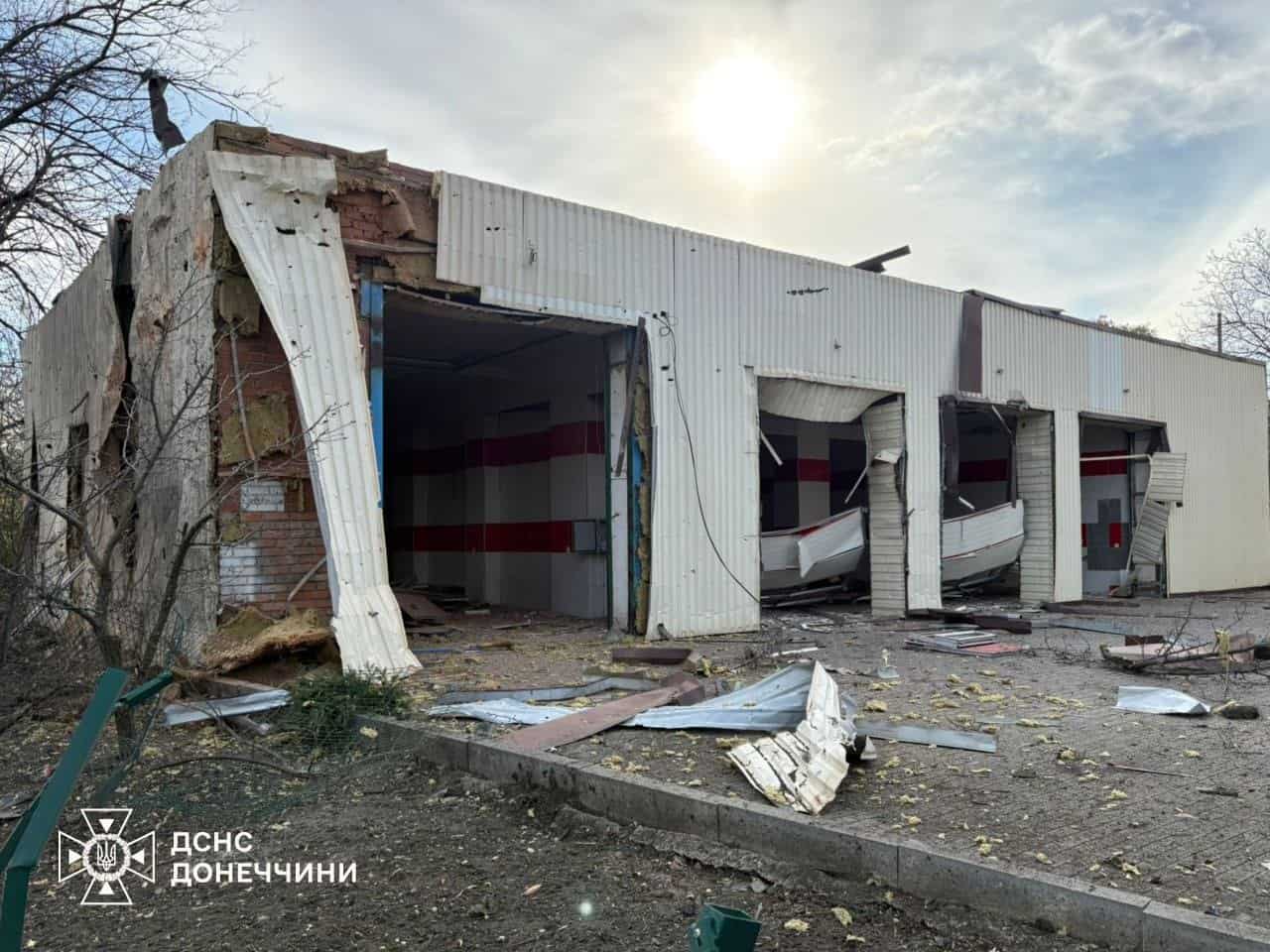 Росіяни обстріляли пожежну частину у Миколаївці 9 квітня