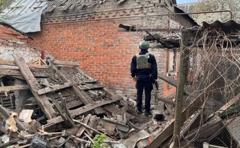 Четверо людей зазнали поранень через удари Росії: доба 18 квітня у Донецькій області (ЗВЕДЕННЯ)