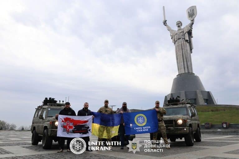 Поліції Донеччини передали автівки для порятунку цивільних (деталі)