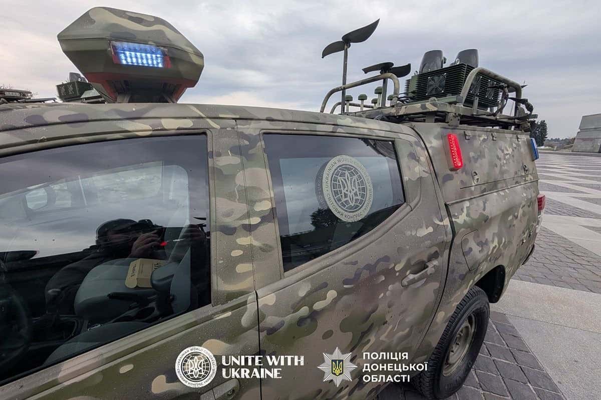 Поліції Донеччини передали автівки для порятунку цивільних