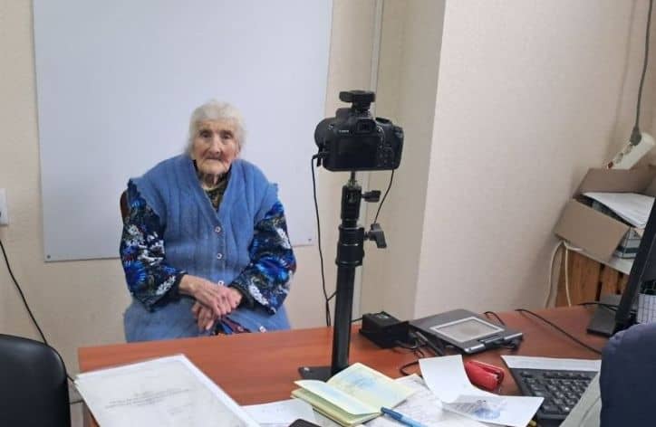 “Спланувала подорож до Європи”: 100-річній жительці Донеччини оформили закордонний паспорт