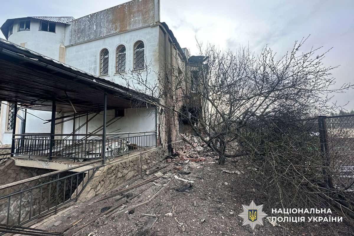 обстріл Слов’янська FPV-дронами, пошкоджені авто та поранений цивільний