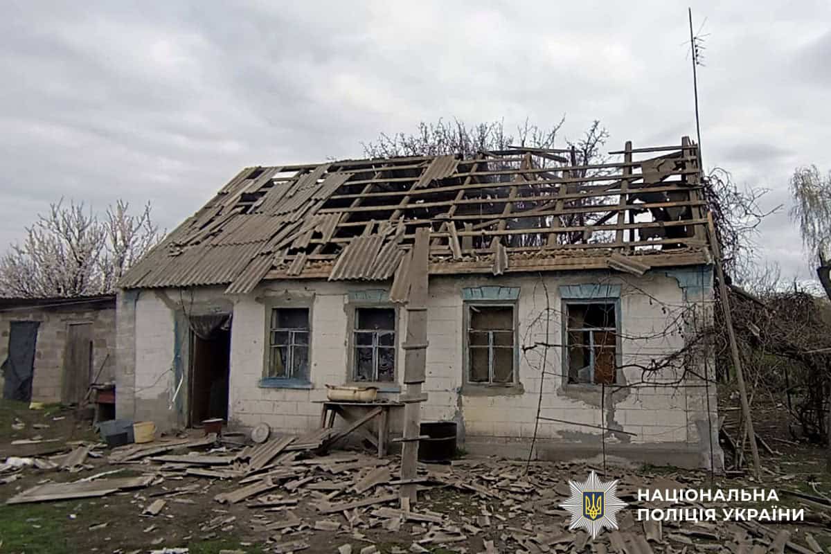 наслідки обстрілу Миколаївки авіабомбою пошкоджені будівлі та інфраструктура Донеччина