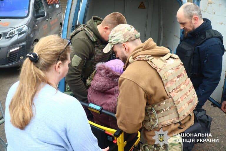 «Прошли уже шесть кругов ада»: из Дружковки эвакуировали ещё шестерых человек (подробности)