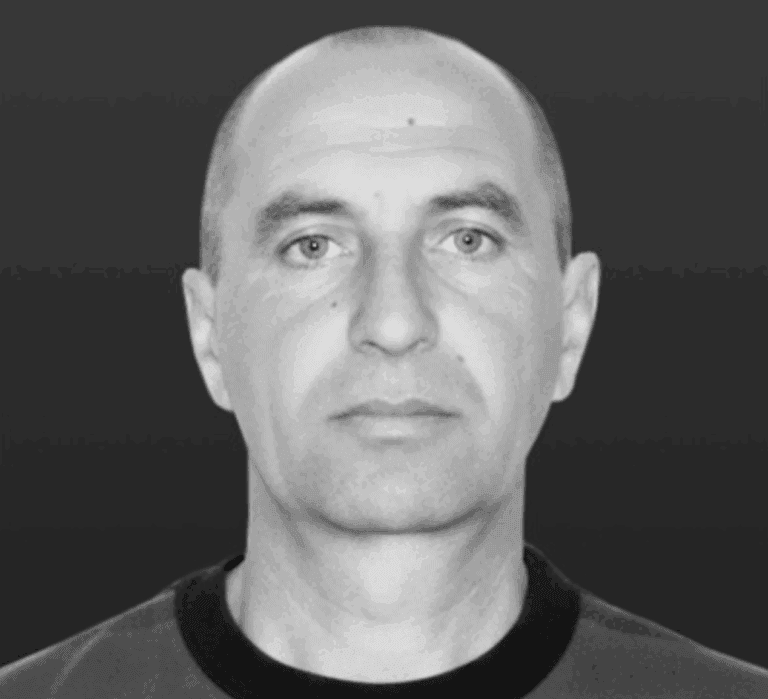 Погиб во дворе собственного дома, когда собирался позвонить дочери: вспомним железнодорожника Александра Глущенко из Дробишевого