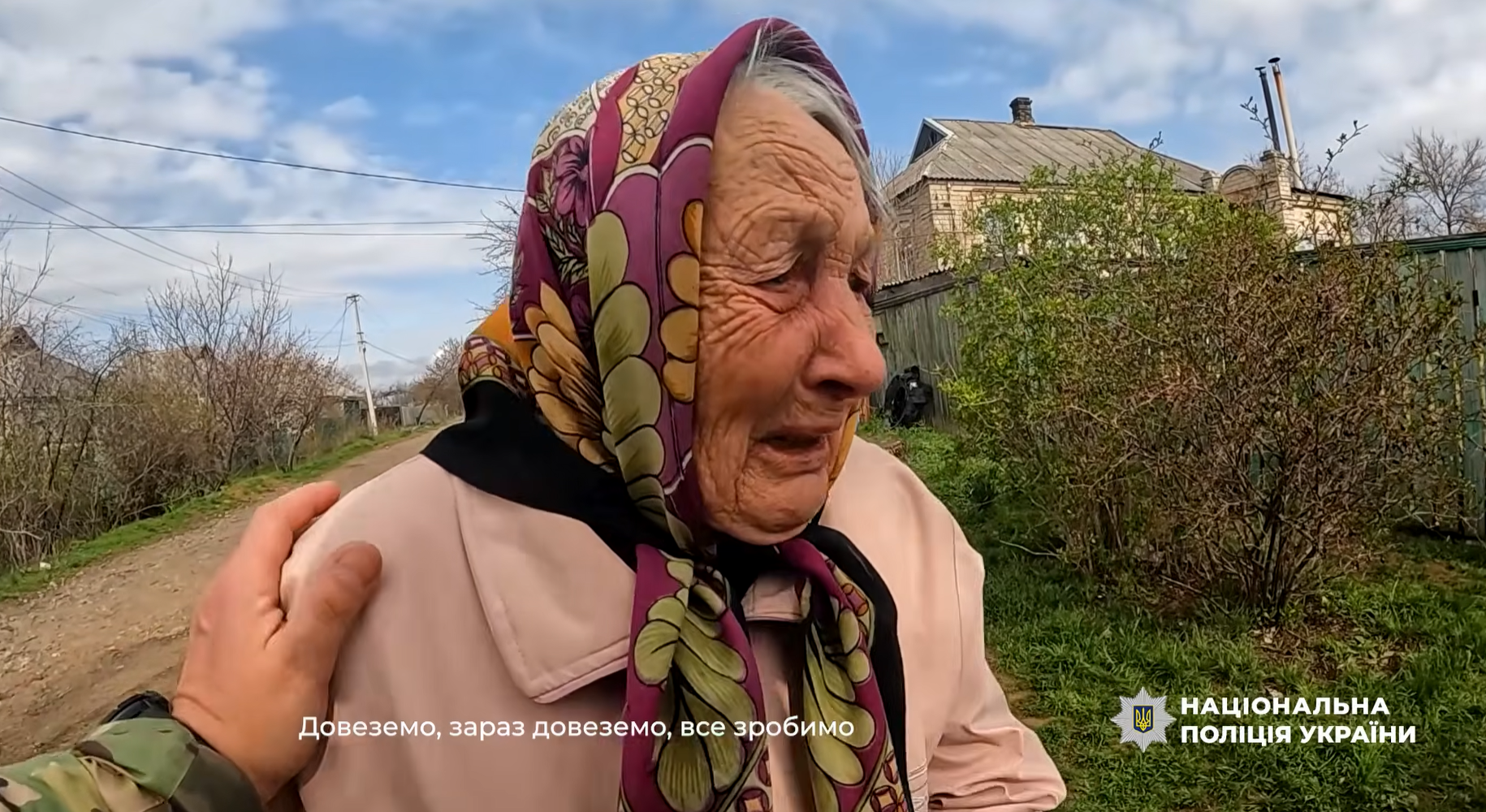 "Дехто не наважується, інші — виїздять": з прифронтової Дружківки евакуювали ще трьох літніх жінок