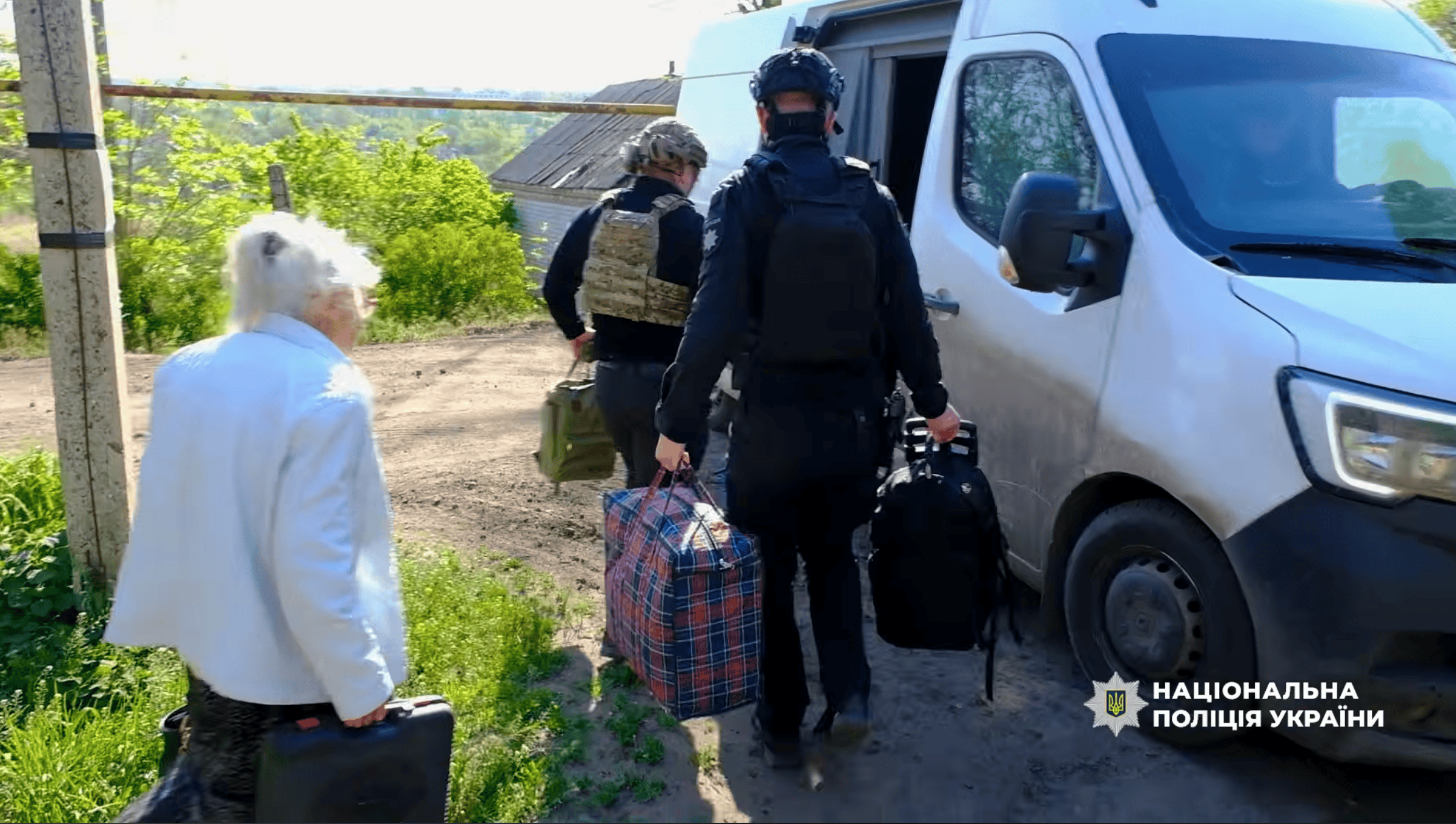 З Миколаївки та Райгородка евакуювали ще девʼятьох людей, серед них — двоє дітей
