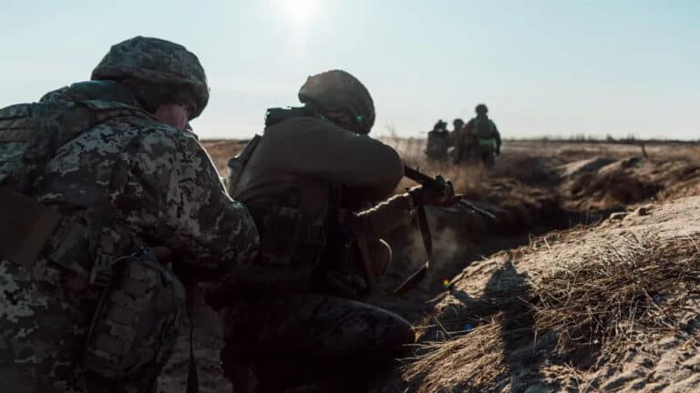 На Лиманському напрямку росіяни змінили тактику штурмів: пересуваються на мотоциклах та атакують після ударів КАБами
