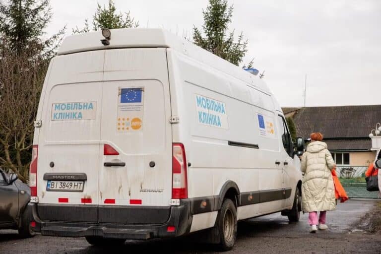 На всю Донеччину працює одна мобільна гінекологічна бригада: які послуги можна отримати