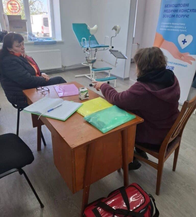 Мобільна гінекологічна бригада на Донеччині працює за гроші донорів: у скільки обходиться її робота
