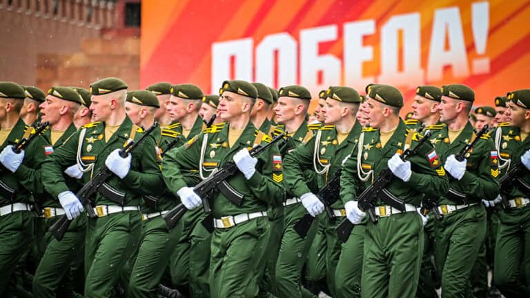 В Минобороны России заявили о «перемирии» на 8–9 мая, в противном случае — удар по центру Киева